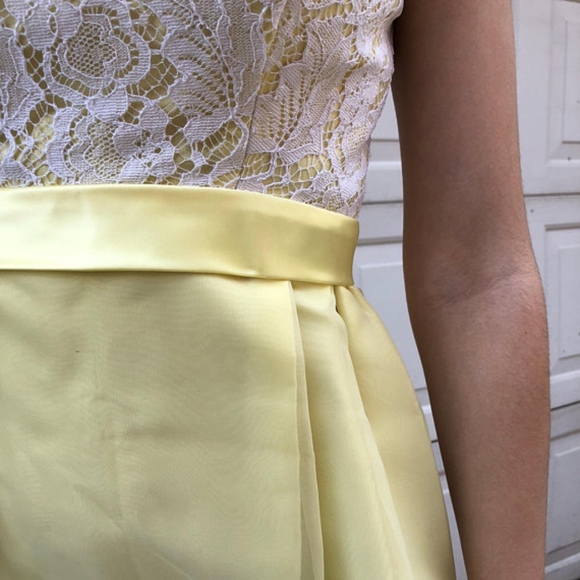 Vintage 1970's Sleeveless Yellow Lace Dress - Picture 4 of 5